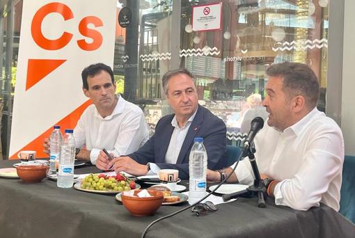 Acto de Cs en el Mercado Victoria