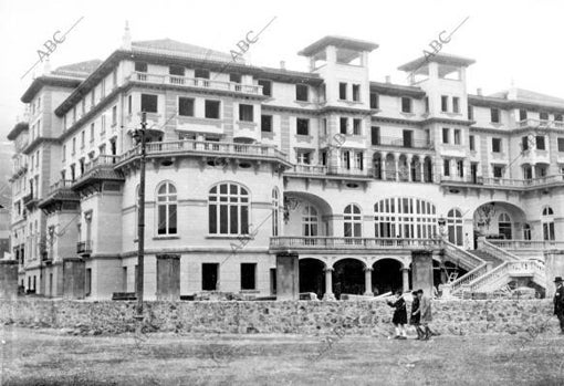 El Miramar, recién inaugurado en 1927 como Hotel Príncipe de Asturias