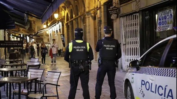 Las despedidas obligan a triplicar los recursos policiales en Málaga todo el verano