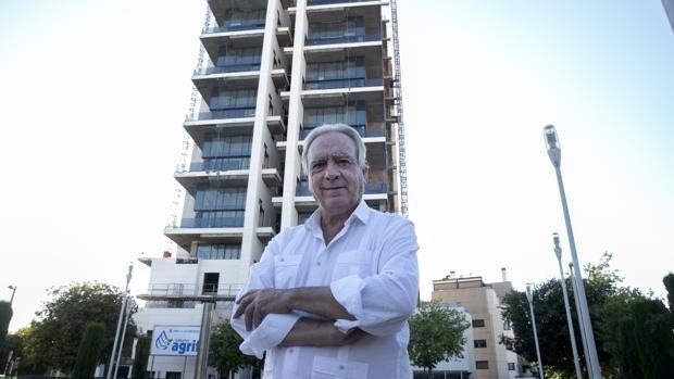 Rafael García (Agrifluide): «Invertiremos 14 millones en la Torre del Agua y la obra estará lista en un año»