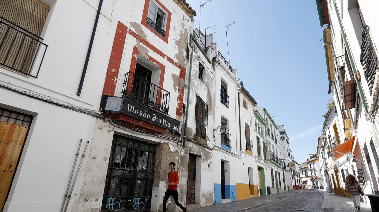 Calle Cardenal González, donde se produjeron los hechos