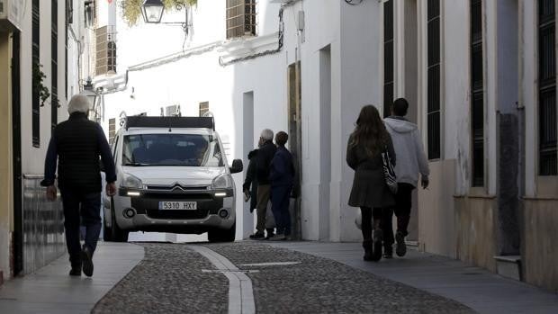 Mueren dos ancianos que vivían solos en sus casas de la calle Moriscos y de la carretera del Aeropuerto de Córdoba