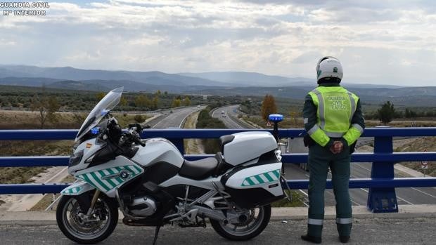 La Guardia Civil investiga a los docentes de una autoescuela de Córdoba por impartir clases sin título