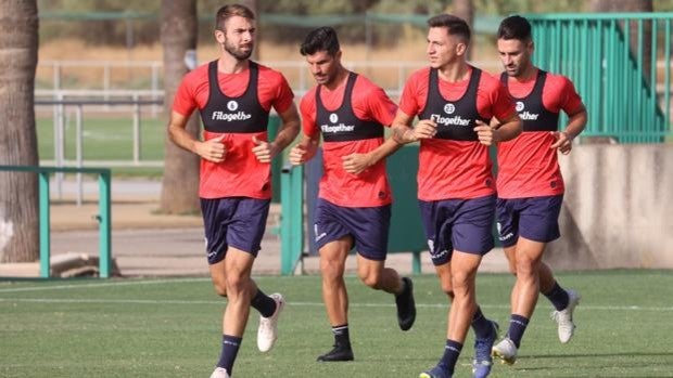 El Córdoba CF, sin Javi Flores y Carlos Marín