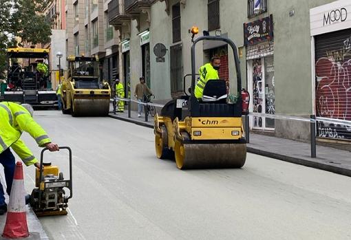 Operación asfaltado en Barcelona.