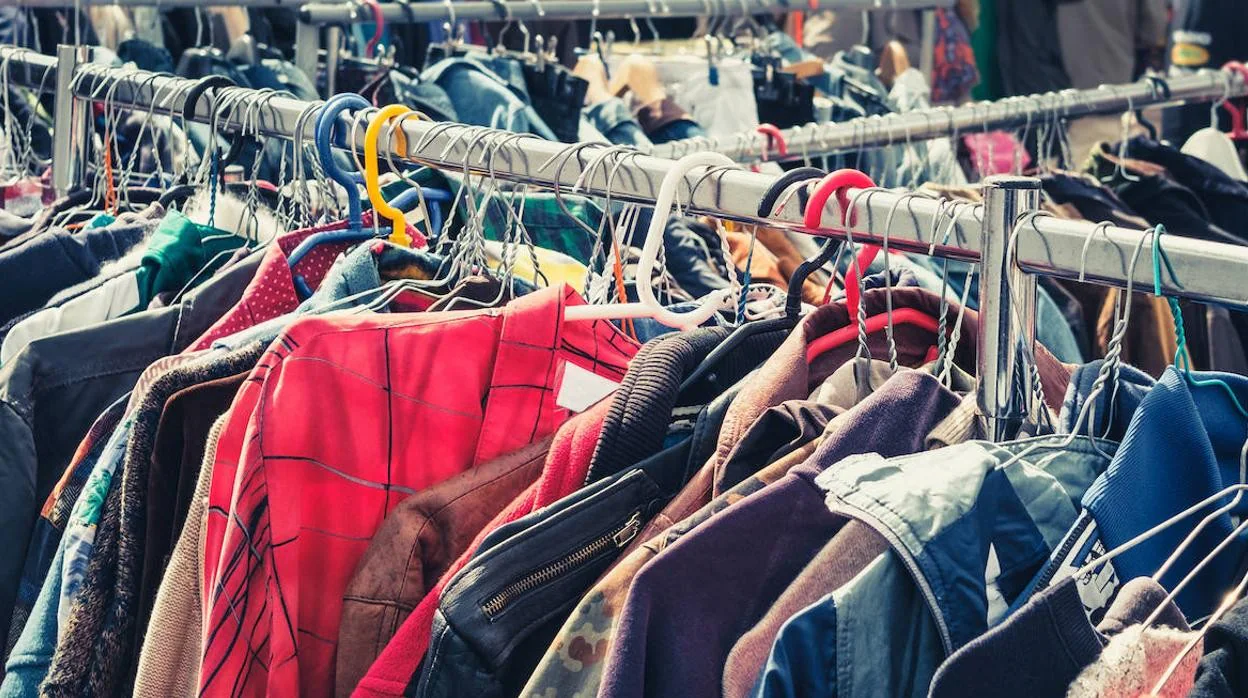 Segregación y gentrificación del mercado de la ropa de segunda mano -  Contra Corriente