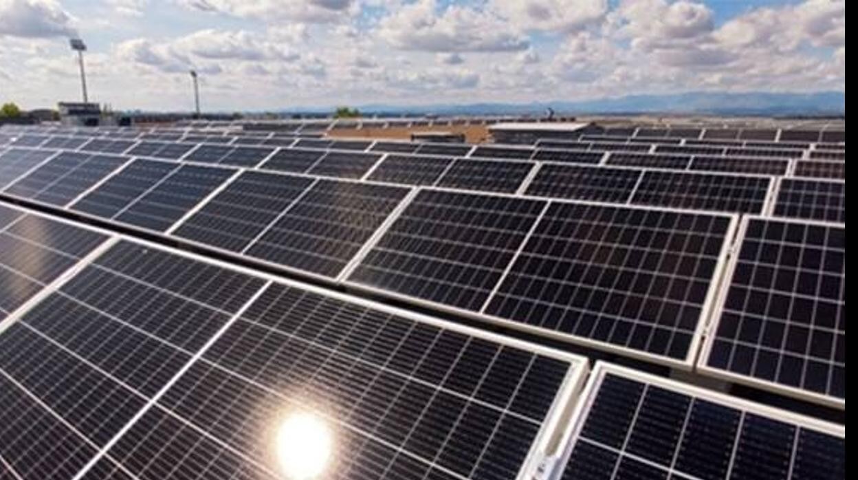 La instalación solar realizada por la empresa E4e Soluciones en el colegio Miramadrid.