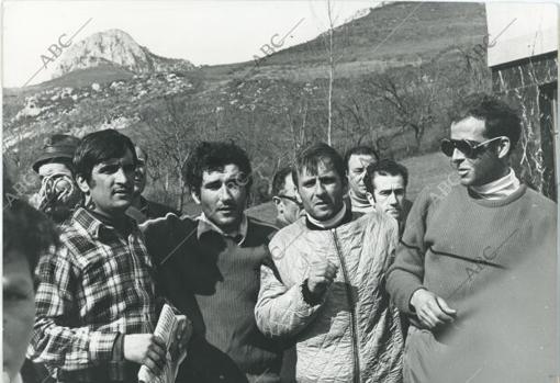De izquierda a derecha, los montañeros Salvador Rivas, César Pérez de Tudela y Carlos Oria