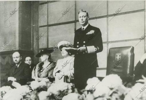 Jorge VI, pronunciando un discurso