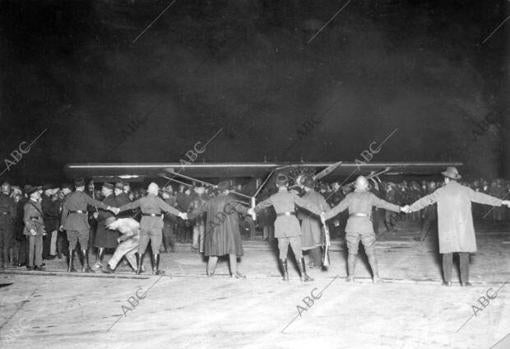 El «Espíritu de San Luis» a su llegada al aeródromo de Le Bourget