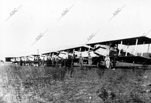 08/09/1925. Desembarco de Alhucemas. Aviones Potez en línea esperando órdenes