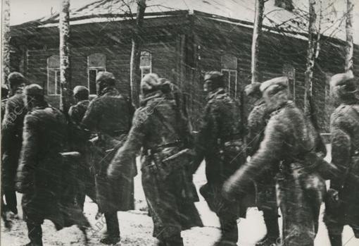 Una compañía de voluntarios españoles de la División Azul, entre una fuerte ventisca
