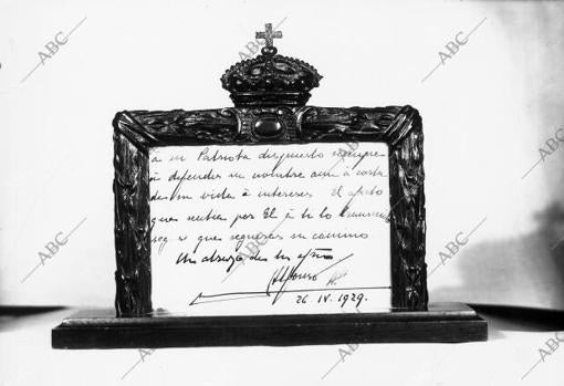 Tarjeta de Alfonso XIII a D. Juan Ignacio Luca de Tena con motivo del fallecimiento de D. Torcuato