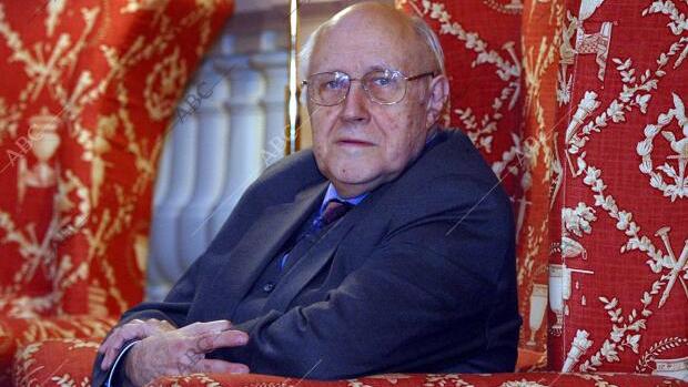 El violonchelista ruso Mstislav Rostropovich en 2005