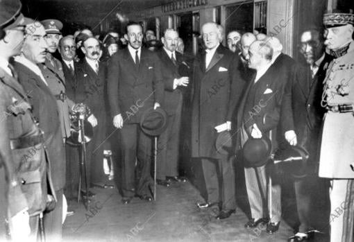 Llegada de Alfonso XIII a París el 17 de abril de 1931