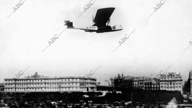 Buenos Aires (Argentina), 10/02/1926.. El «Plus Ultra» sobrevolando Buenos Aires a su llegada a la capital argentina procedente de su última escala en Montevideo