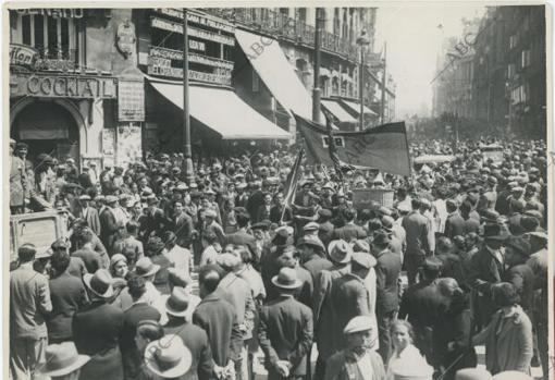 Madrid, 14/04/1931. Proclamación de la Segunda República. El pueblo madrileño se manifiesta en las calles
