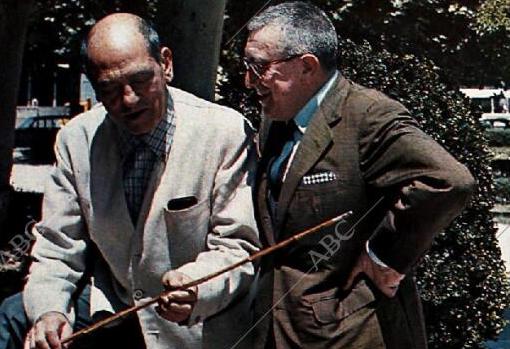 Pérez Ferrero y Buñuel, durante la entrevista.