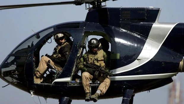 Mercenarios de Blackwater sobrevuelan Iraq preparados para el combate