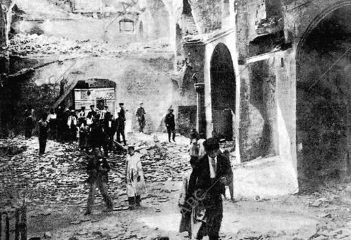 Saqueo de una iglesia incendiada durante la Semana Trágica