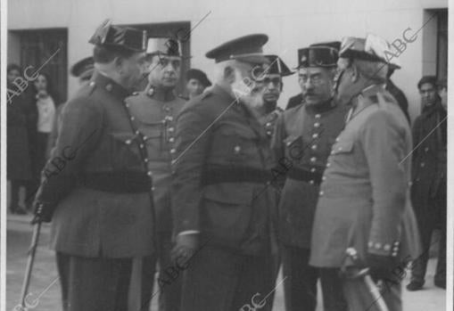 El general Cabanellas, tras su nombramiento como director de la Guardia Civil.