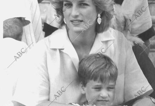 La Princesa diana con el príncipe Guillermo, en 1986