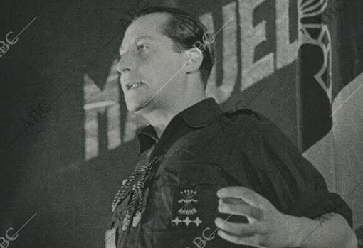 José Antonio Primo de Rivera, en un mitin de Falange Española en el cine Madrid