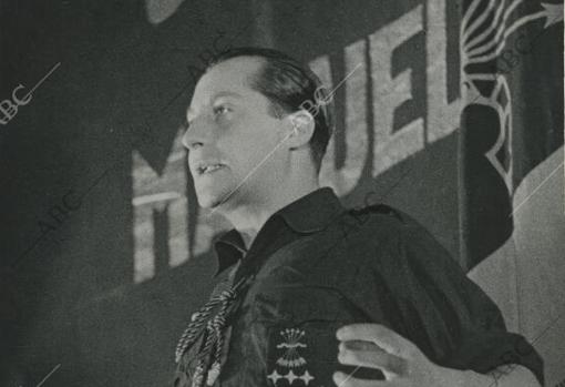 José Antonio Primo de Rivera, en un mitin de Falange Española en el cine Madrid