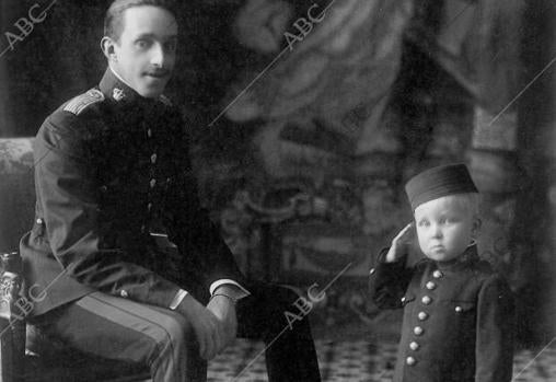 Alfonso XIII y el Príncipe de Asturias.