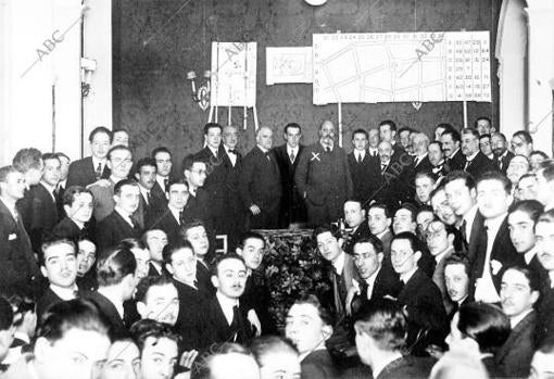 El insigne hombre de Ciencias, Sr. Torres Quevedo (X), en una conferencia