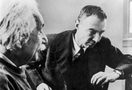 Oppenheimer, con Einstein
