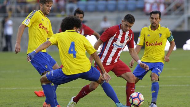 El Atlético falla en la tanda de penaltis y cae eliminado ante el Cádiz