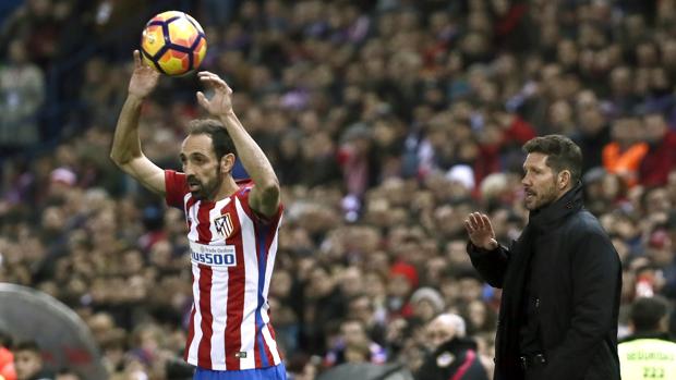 Juanfran, un comodín para Simeone