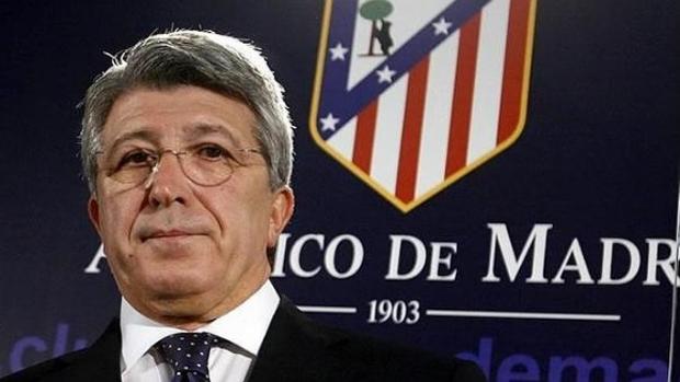 Cerezo deja caer un próximo cambio del himno