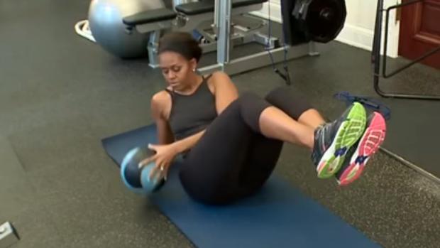 Así consigue Michelle Obama abdominales de acero a sus 55 años