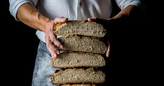 Hogazas de pan de trigo sarraceno
