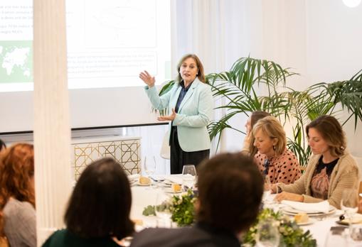 La doctora Pilar Riobó durante la charla