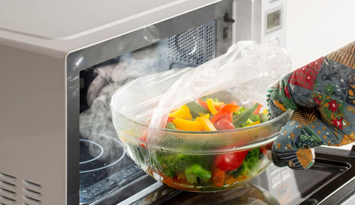 3 formas de cocinar alimentos al vapor en el microondas
