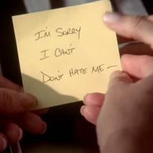 A la protagonista de «Sexo en Nueva York», uno de sus novios rompe la relación con un post-it