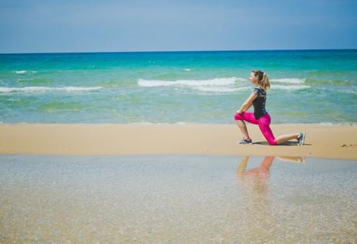 15 minutos de ejercicios rápidos y eficaces para ponerse en forma en la playa