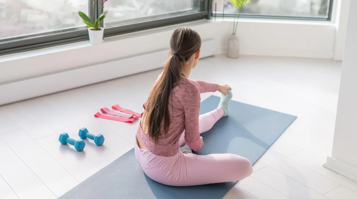 Accesorios de yoga y pilates para entrenar cuerpo y mente en casa