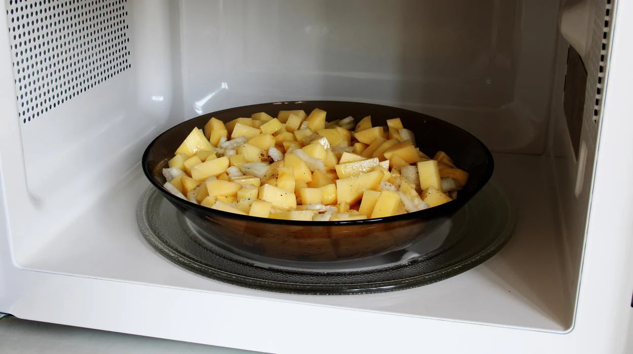 Cómo cocinar patatas al microondas?