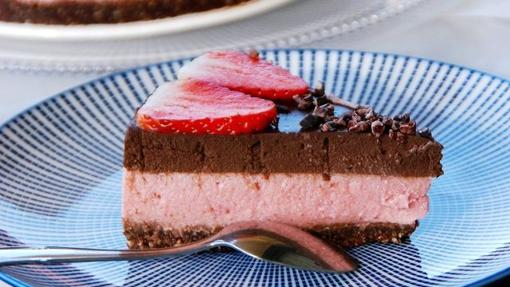 Tarta de queso y fresa.