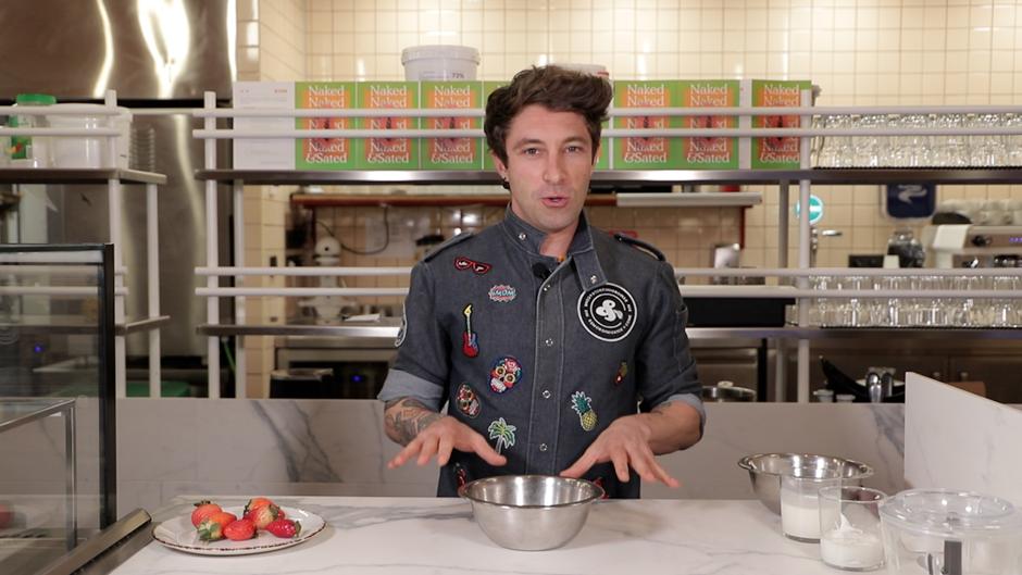 Mousse de mango y fresas: la receta para enamorar, paso a paso con el Chef Bosquet