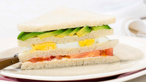 Sandwich de aguacate.