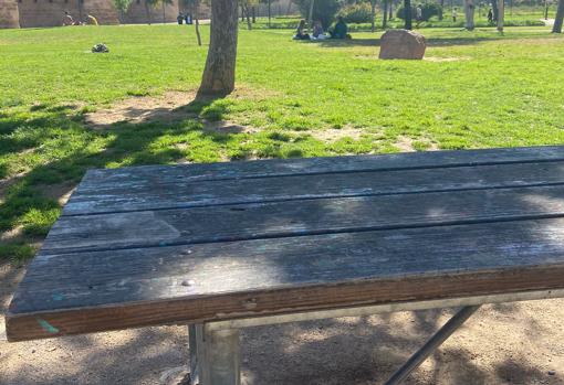 Durante la sesión también se hace alguna pausa en las mesas del parque.