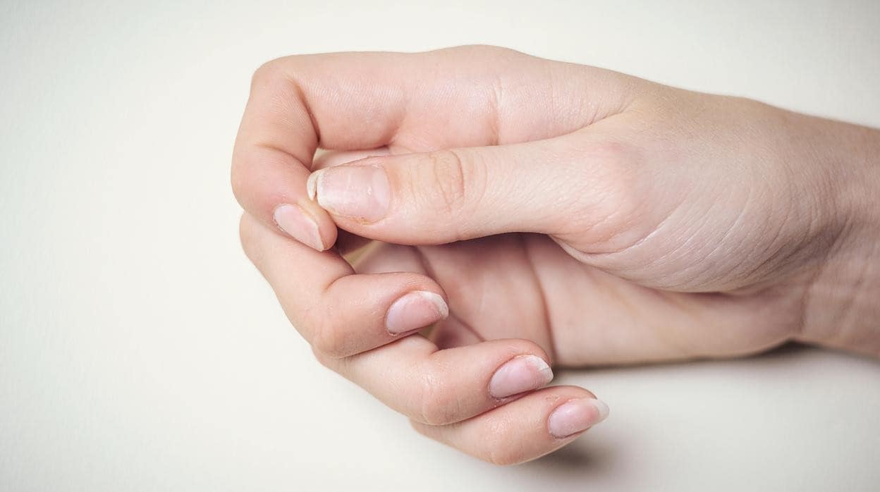 Los 5 signos en las uñas de que tienes una deficiencia de vitaminas desde  manchas blancas hasta surcos  Terra Chile