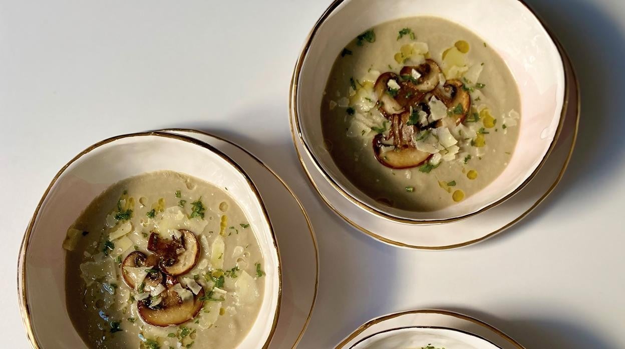 Crema de coliflor y champiñones con parmesano.