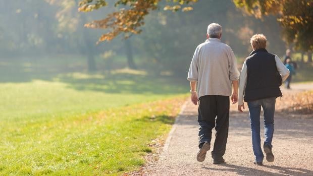 Cómo prevenir caídas en las personas mayores