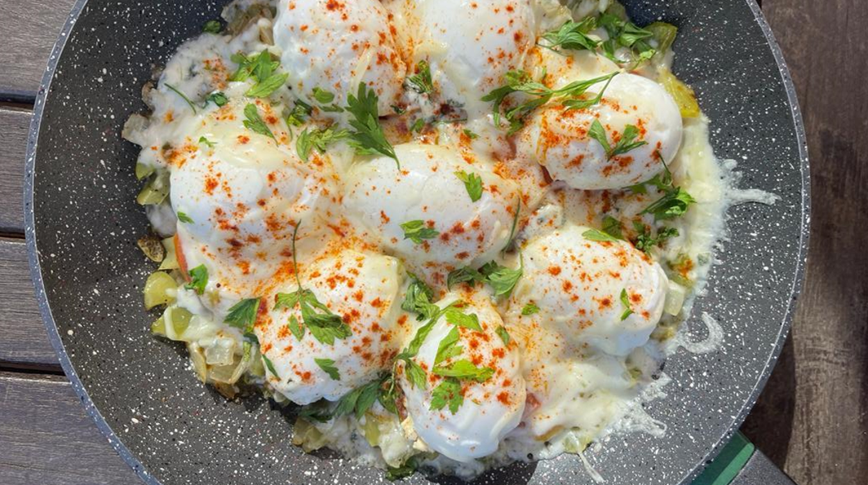 Huevos turcos, la receta saludable que se ha vuelto viral.